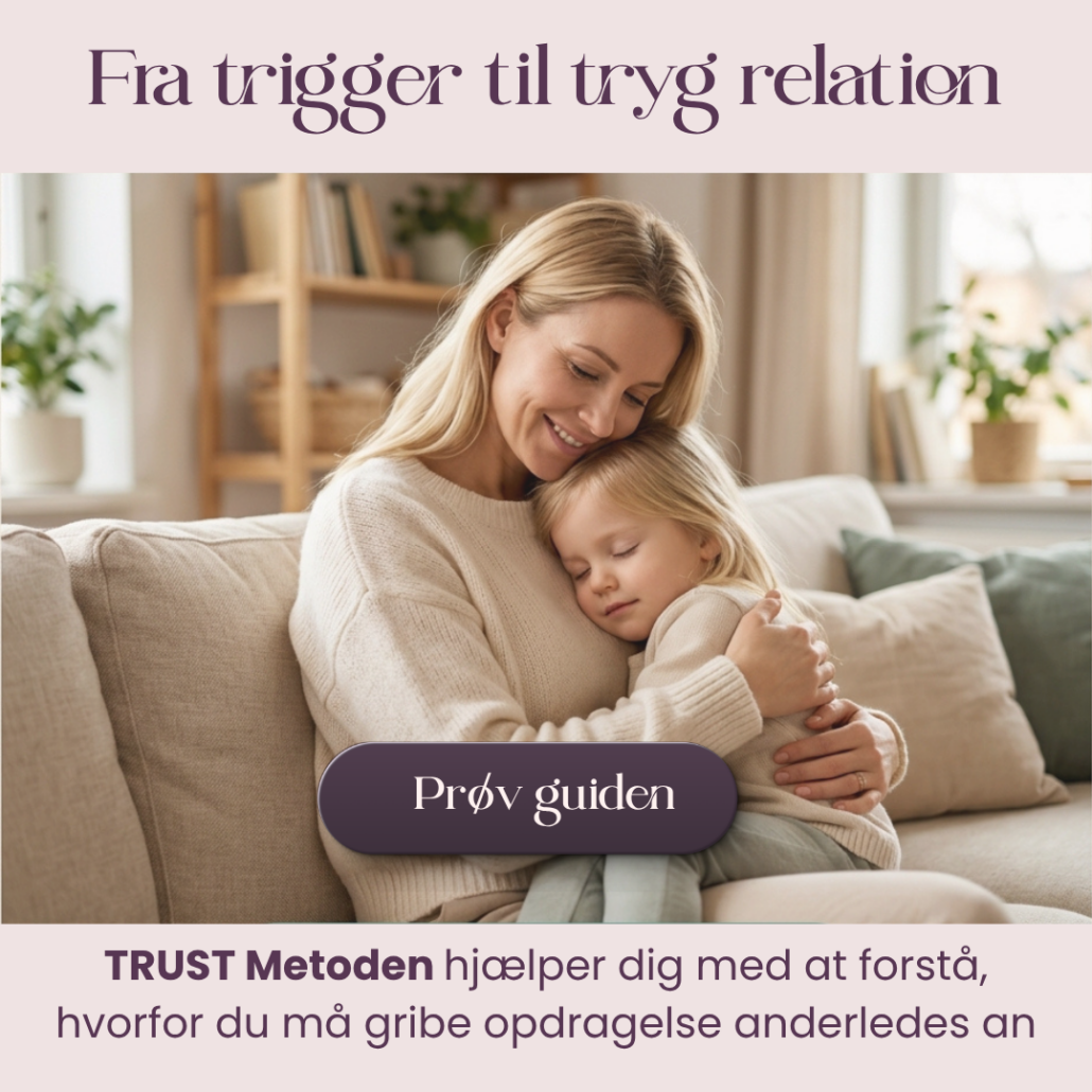 TRUST Metoden En gratis Guide Marianne Thyboe Mor krammer sit barn, der læner sig trygt ind til hende
